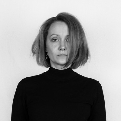 Julia Albrecht (Bauhaus-Uni) A black and white picture of Julia Albrecht, Artistic Associate at the Professorship Photography at Bauhaus-Universität Weimar